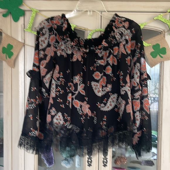 Off the shoulder, cute lace trimming top size small gently used like new - Picture 2 of 3